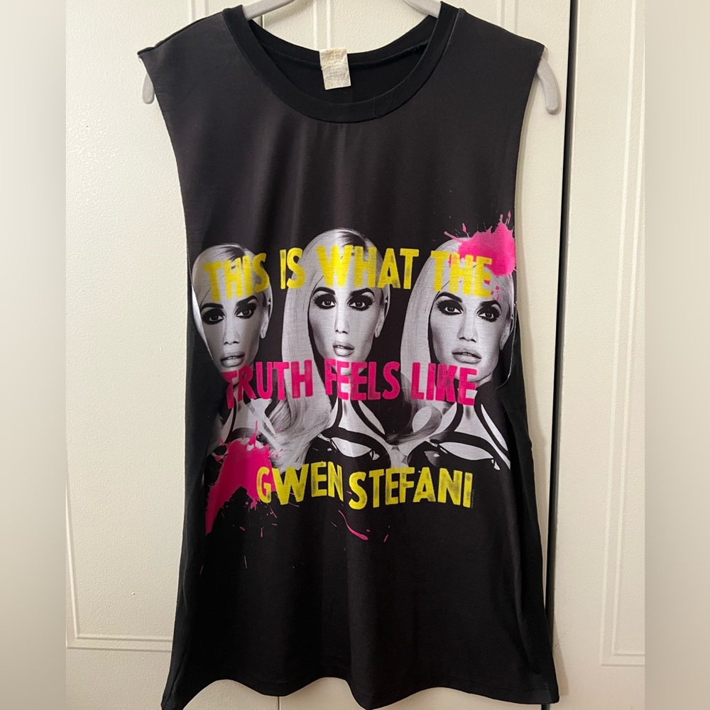 Gwen Stefani tour merch tank top shirt